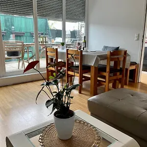 Dachgeschosswohnung Mit Kostenlosem Parkplatz Und Internet! Apartament Wiedeń